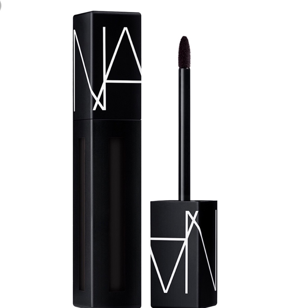 NARS powermatte lip pigment / paint it black
